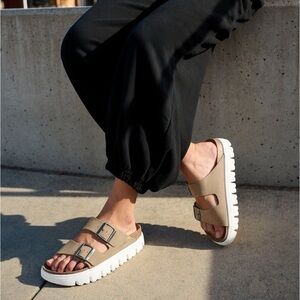 Use women Birkenstock Arizona Chunky Birko-Flor Suede Platform Sandal size 7.5